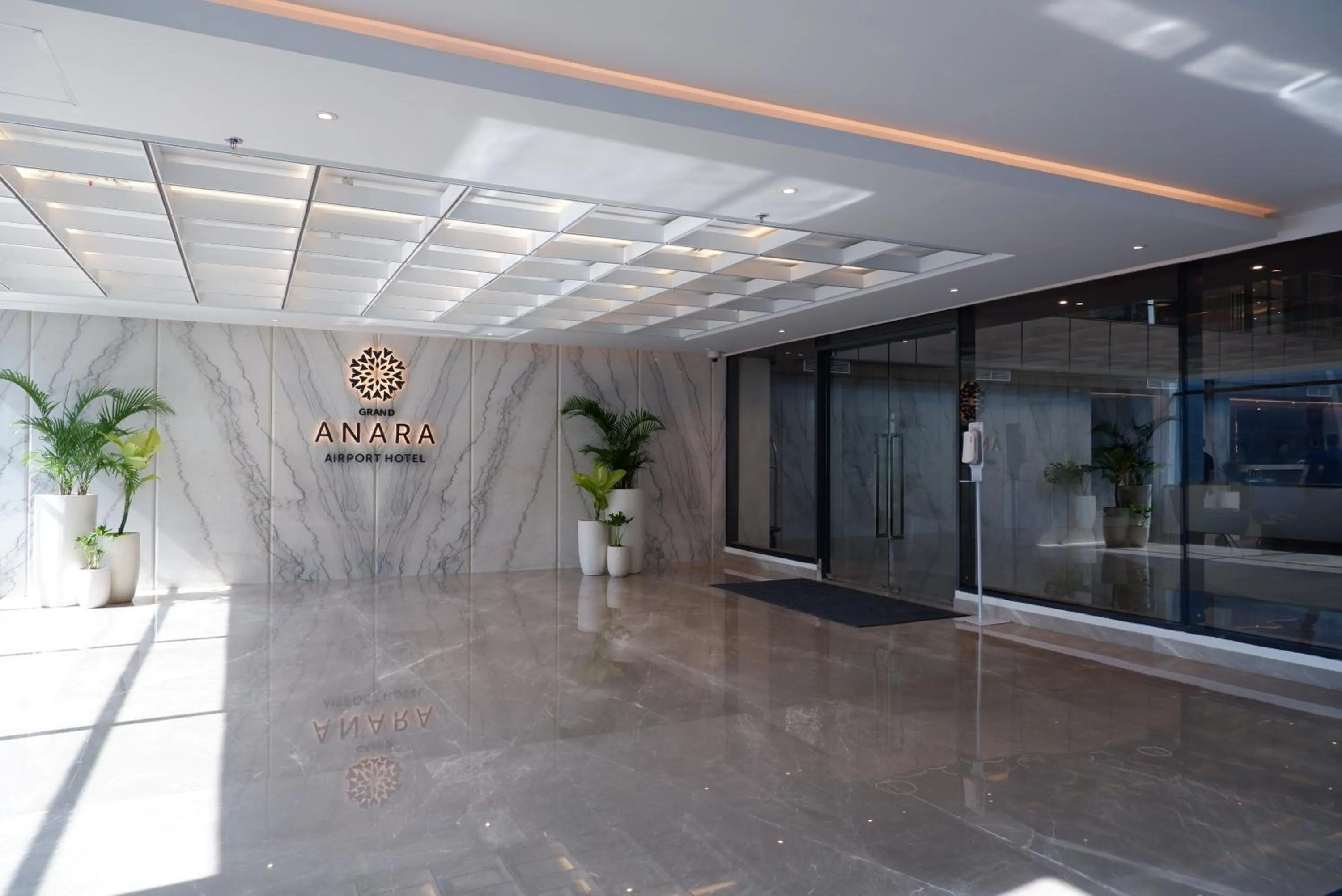 Facade/entrance in Grand Anara Airport Hotel
