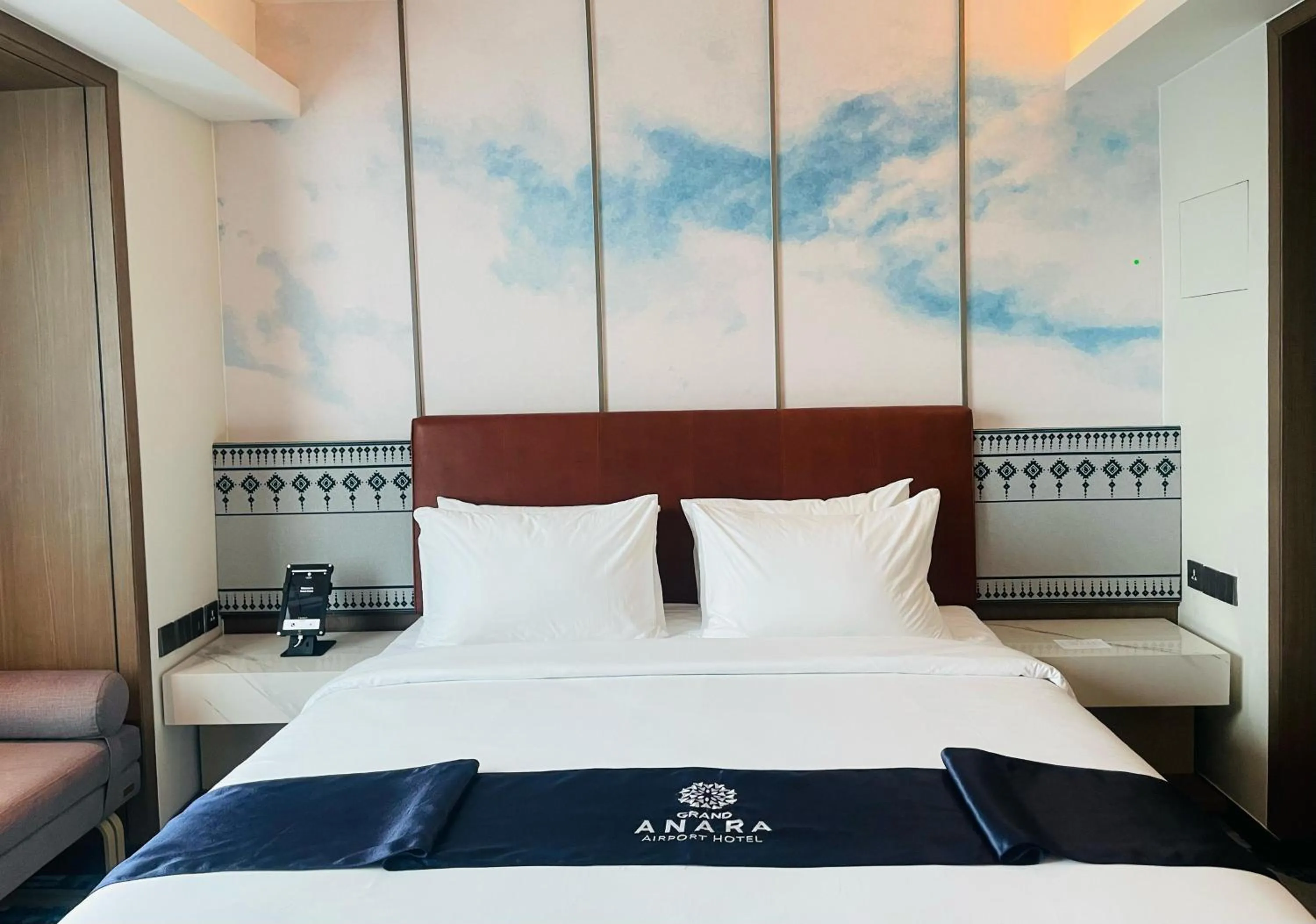 Bed in Grand Anara Airport Hotel