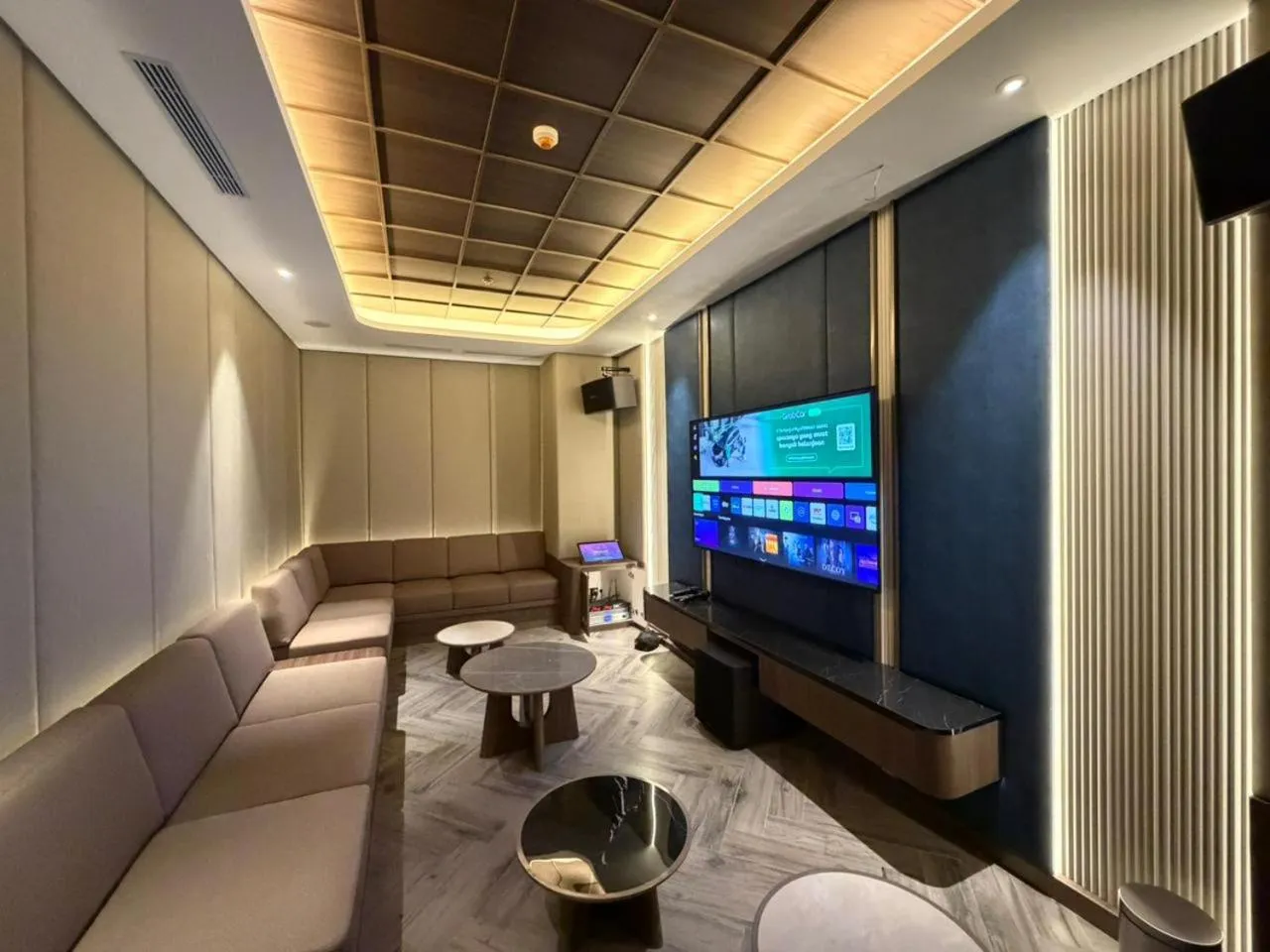 Karaoke in Grand Anara Airport Hotel