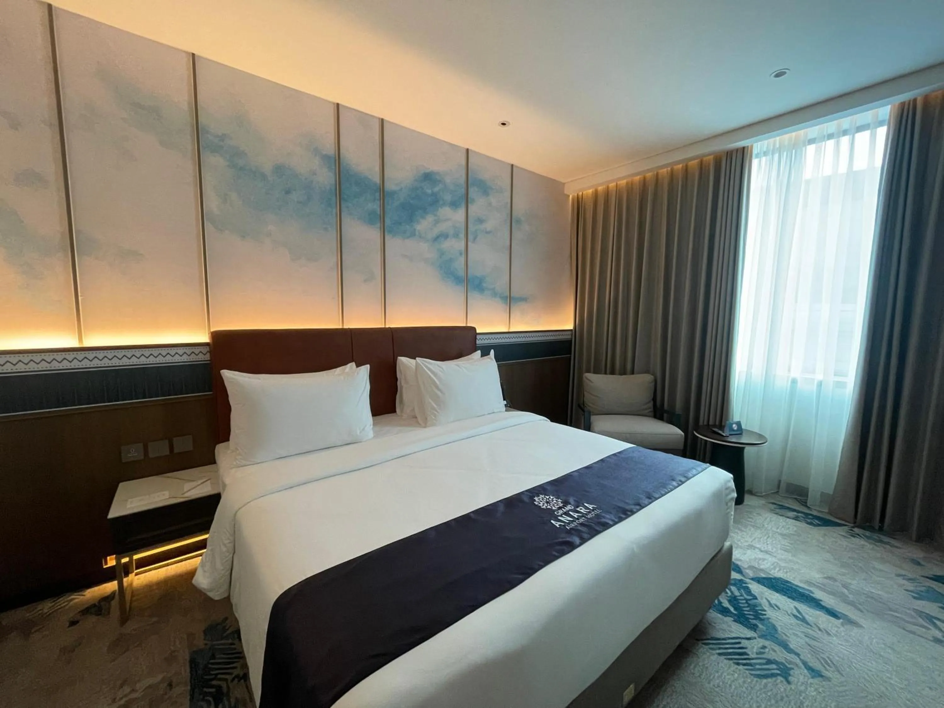 Bedroom, Bed in Grand Anara Airport Hotel