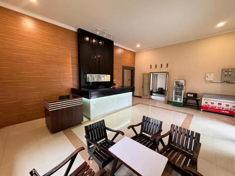 Lobby or reception in El Rio Alun-Alun Tegal Hotel by Sajiwa