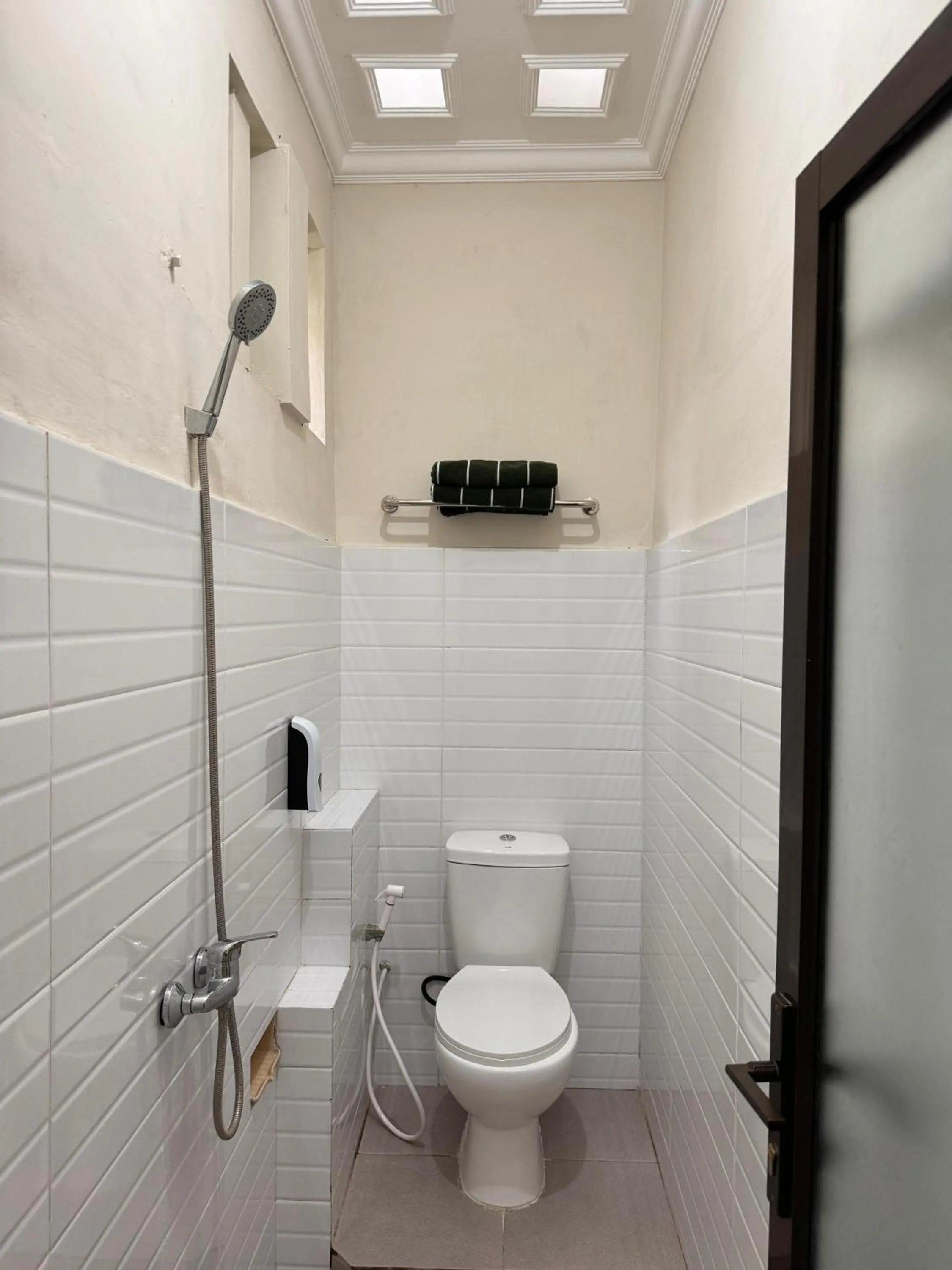 Toilet in El Rio Alun-Alun Tegal Hotel by Sajiwa