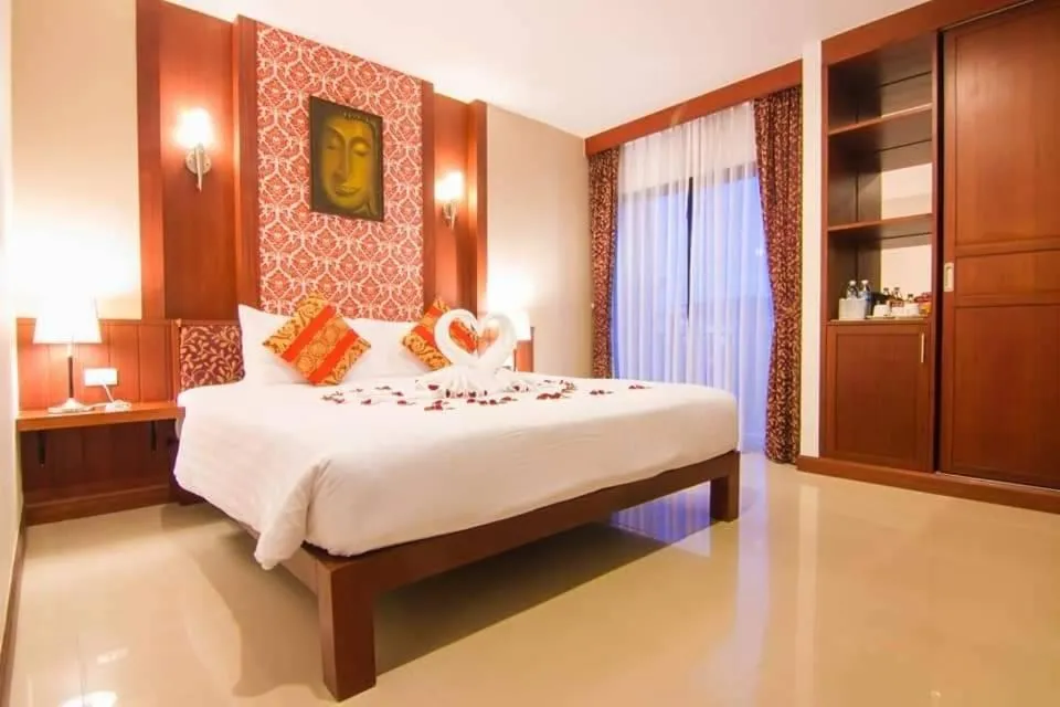 Bed in Patong Hemingways Hotel