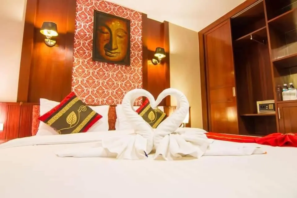 Bed in Patong Hemingways Hotel