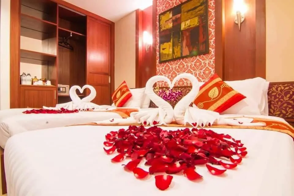 Bed in Patong Hemingways Hotel