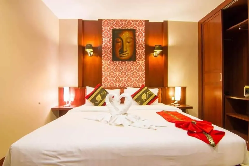 Bed in Patong Hemingways Hotel