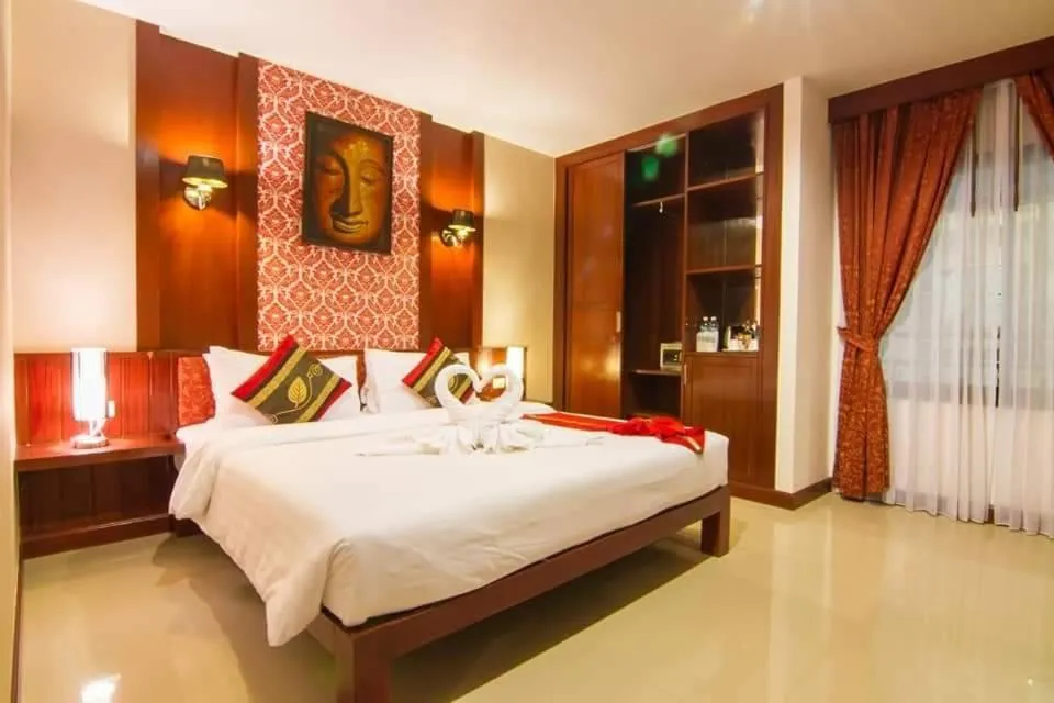 Bed in Patong Hemingways Hotel