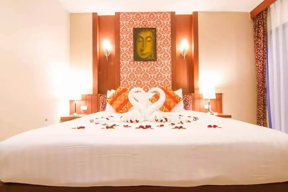 Bed in Patong Hemingways Hotel