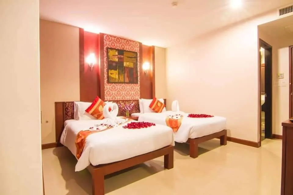 Bed in Patong Hemingways Hotel