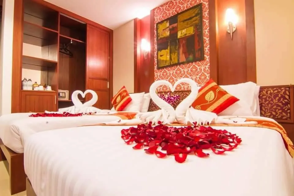 Bed in Patong Hemingways Hotel