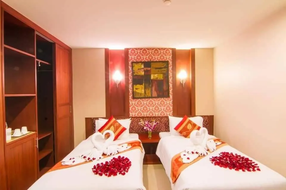 Bed in Patong Hemingways Hotel