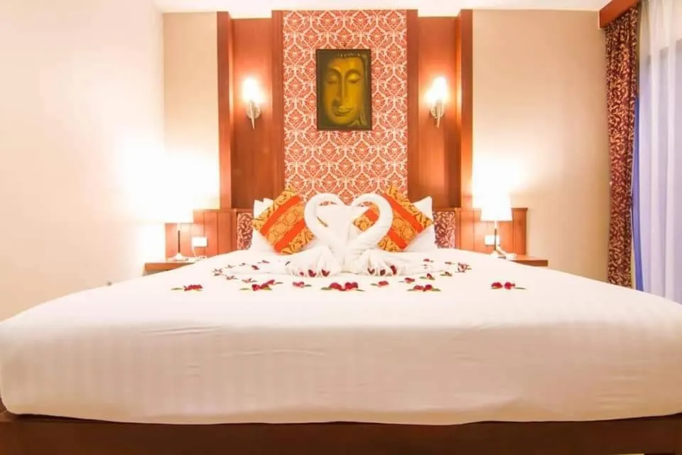 Bed in Patong Hemingways Hotel