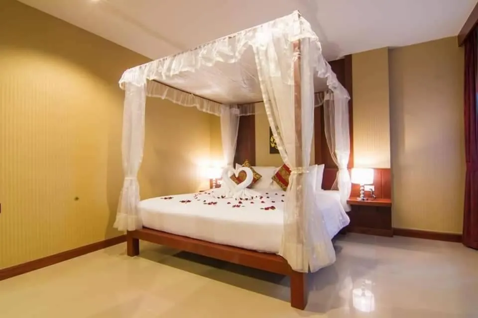 Bed in Patong Hemingways Hotel