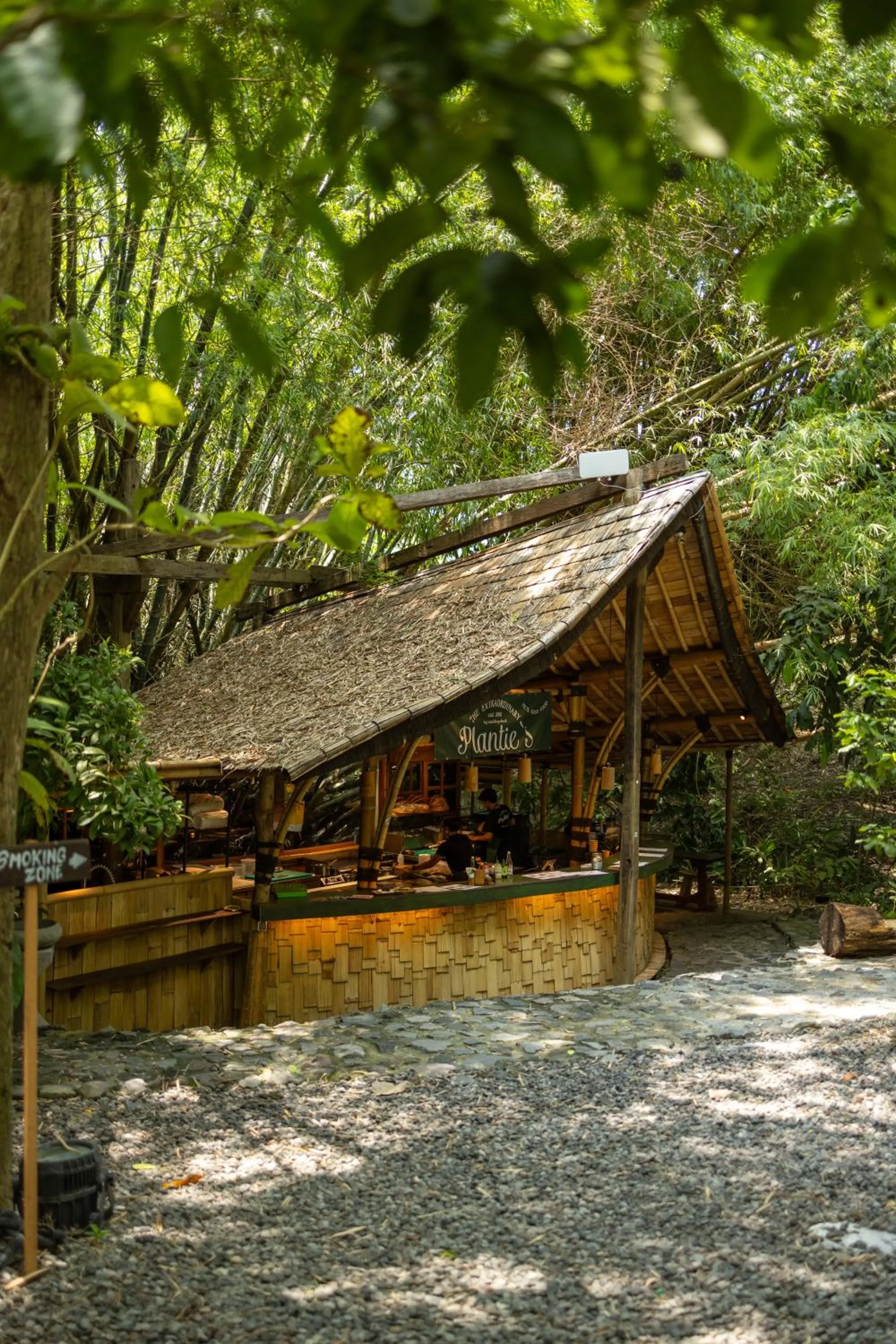 Restaurant/places to eat in Nuanu Suites & Accommodations