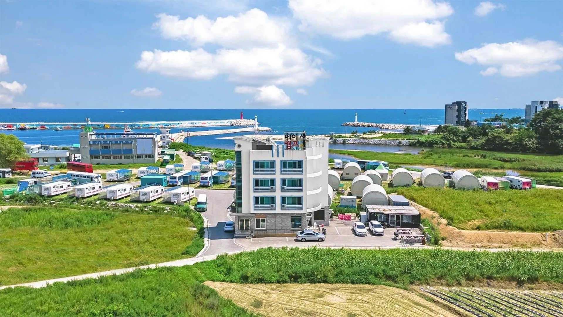 Property building in Gangneung Basecamp Pension