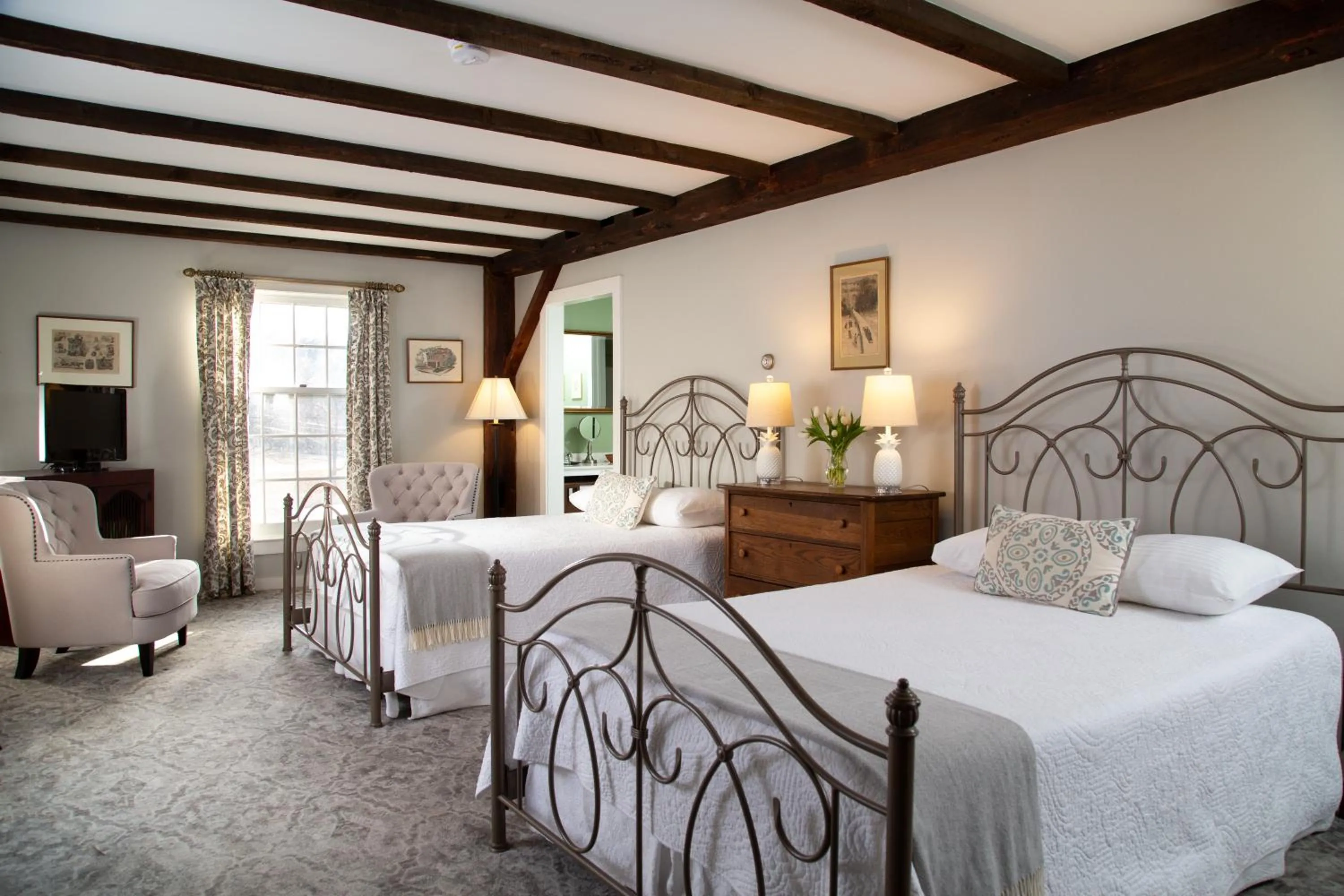 Bedroom, Bed in Chesterfield Inn