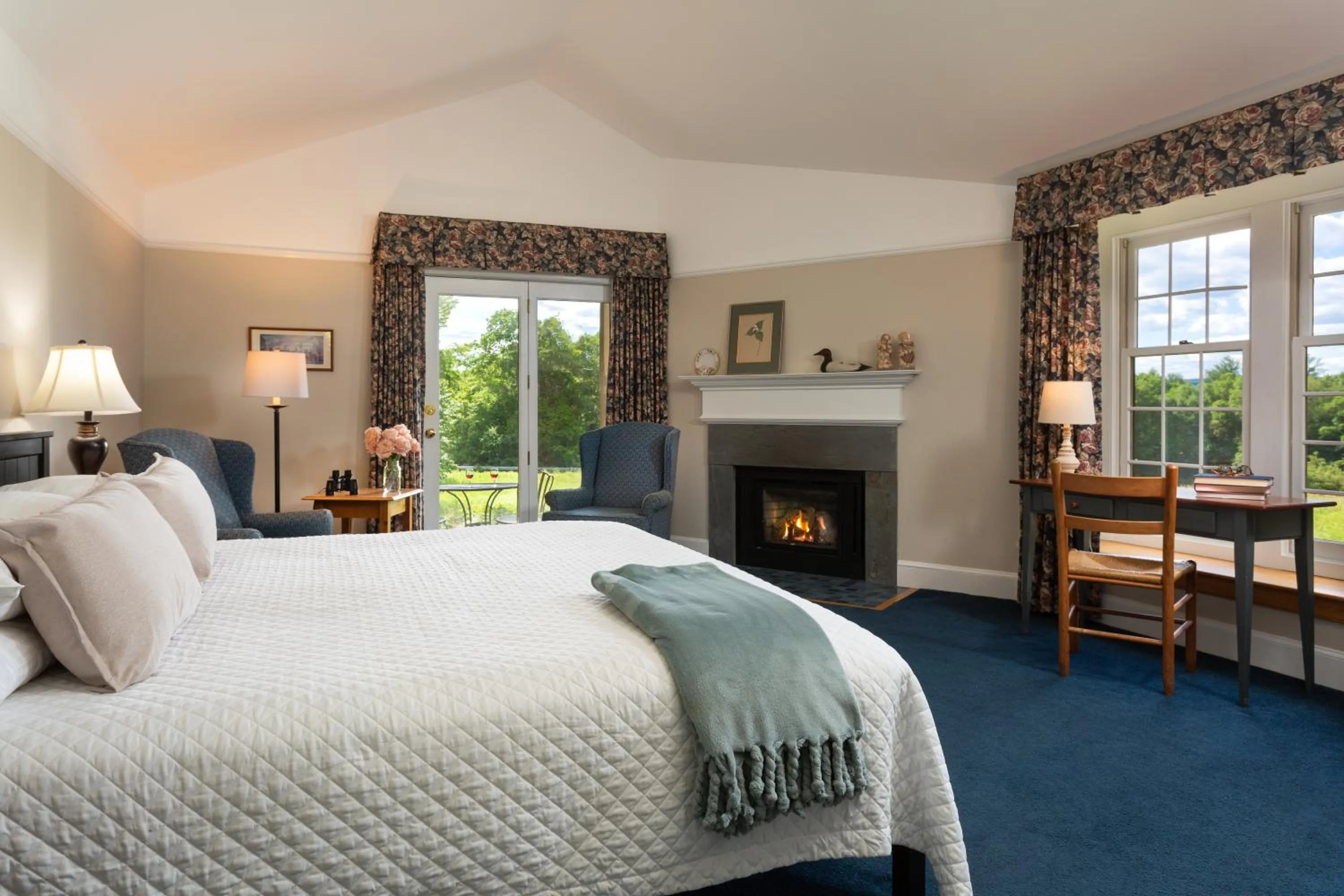 Bedroom, Bed in Chesterfield Inn