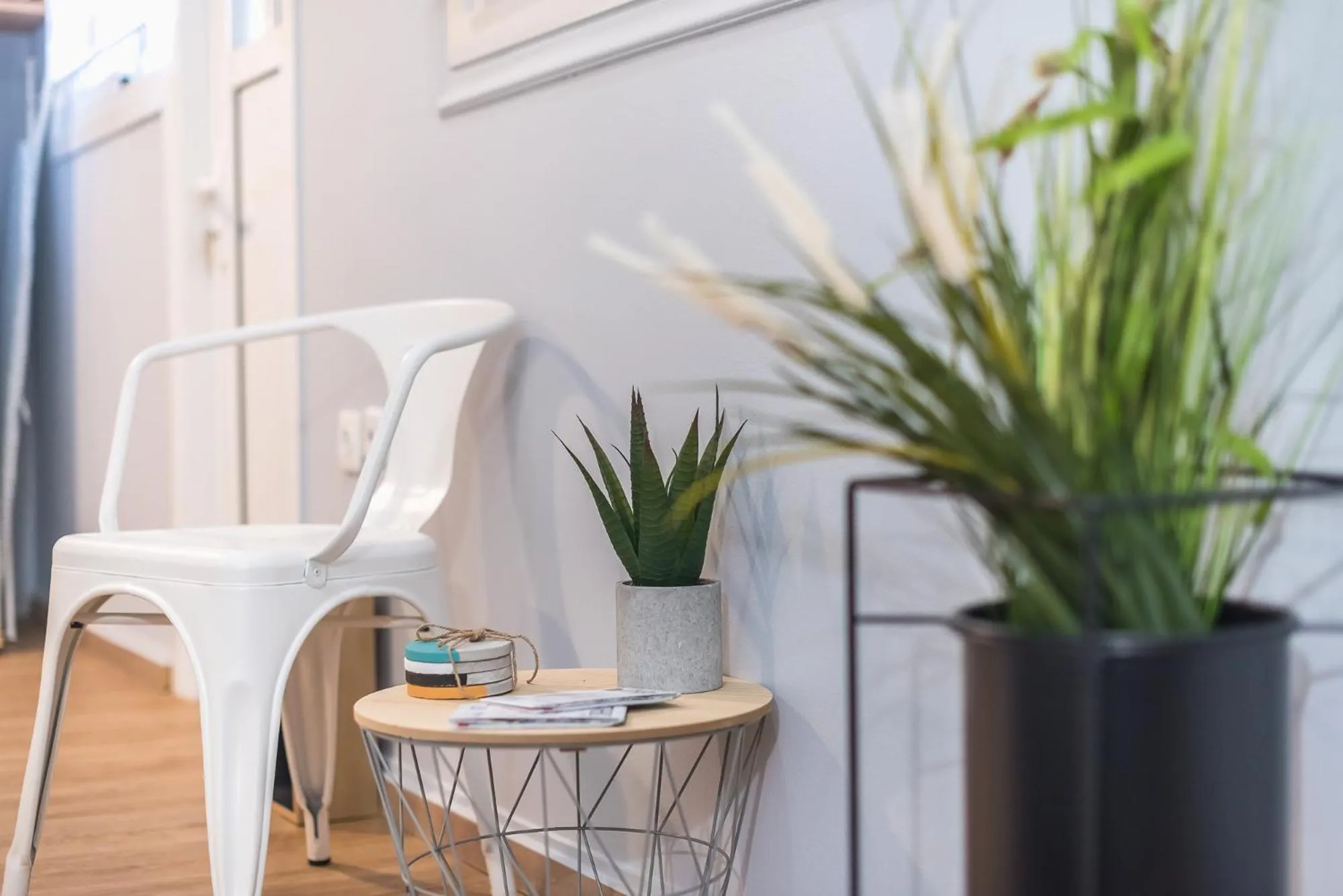 Living room in City Nest Apartment by Cloudkeys