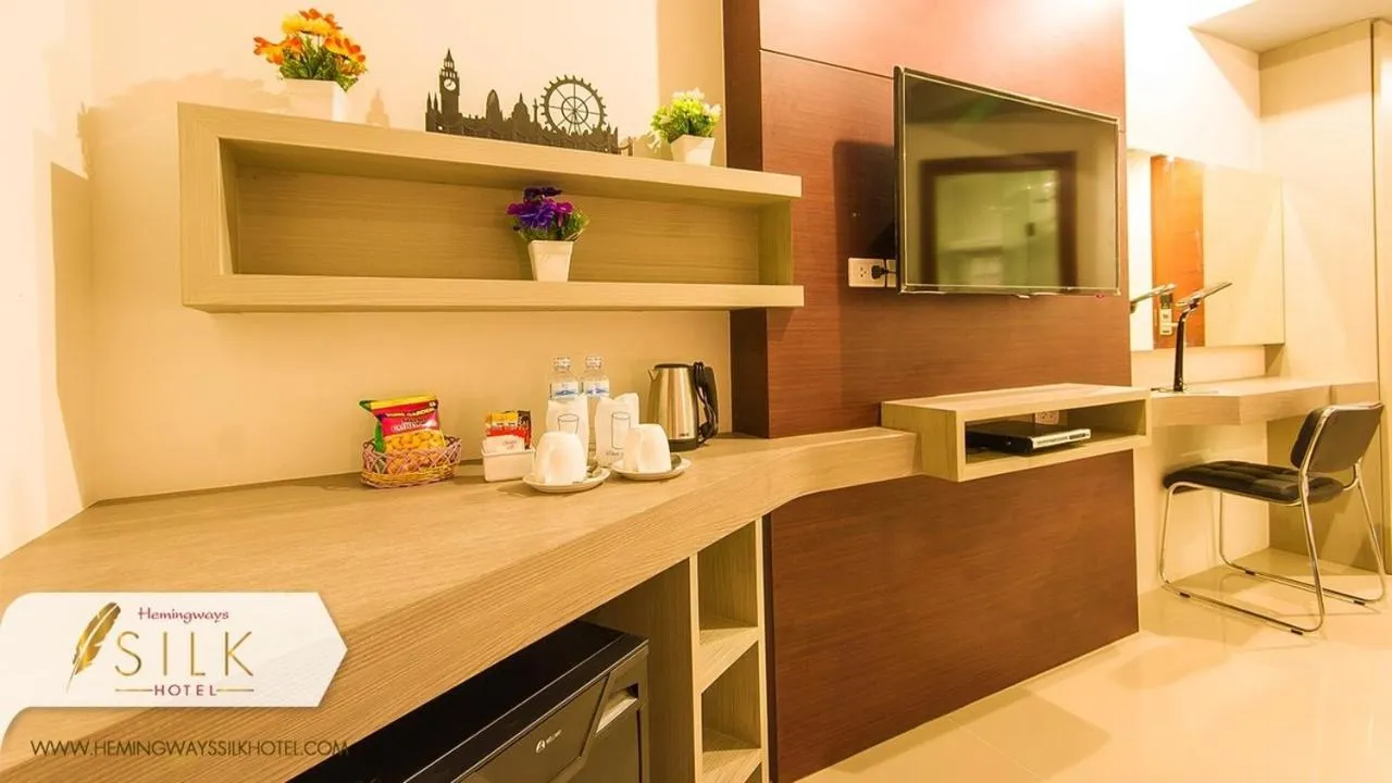 Coffee/tea facilities in Hemingways Silk Hotel