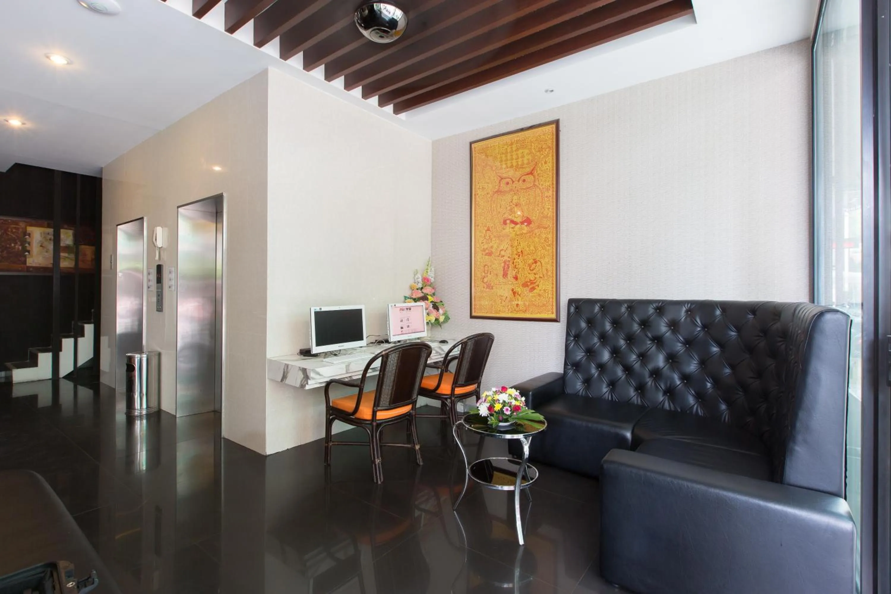 Seating area in Hemingways Silk Hotel