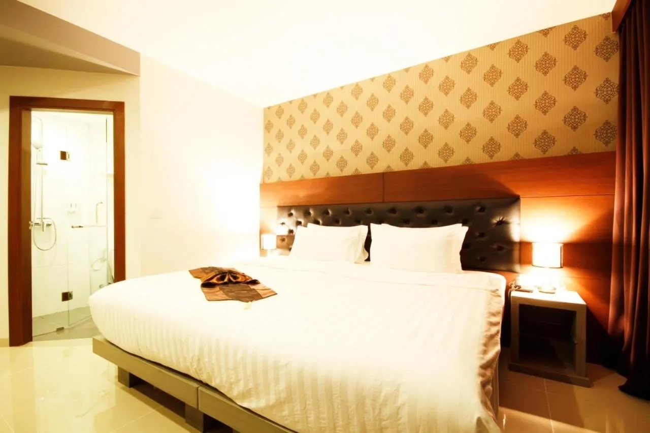 Bed in Hemingways Silk Hotel