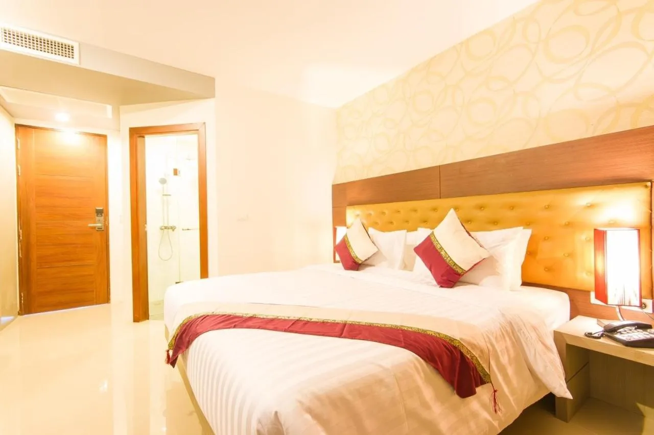 Bed in Hemingways Silk Hotel