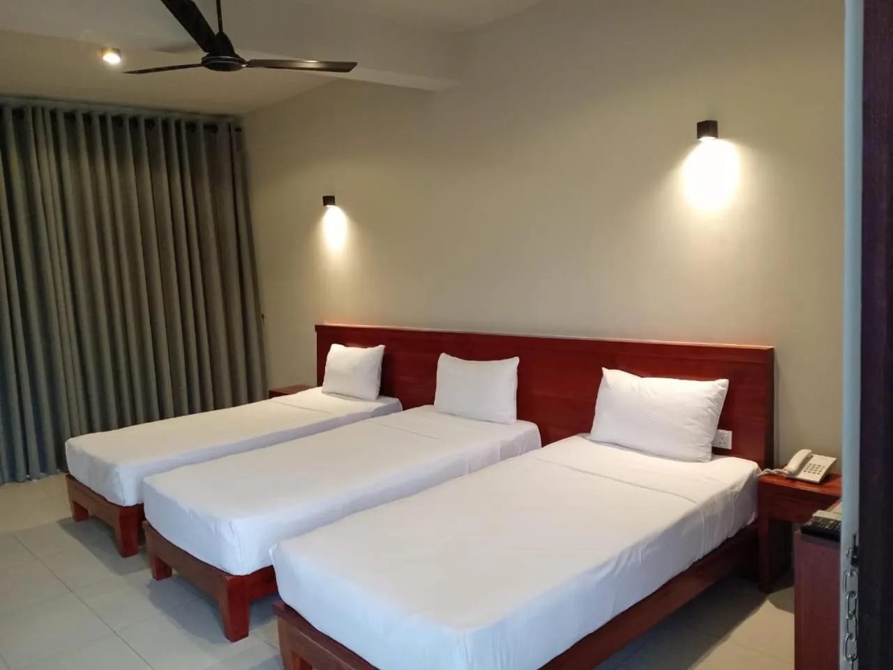 Bedroom, Bed in Oak Ray La Ella Breeze