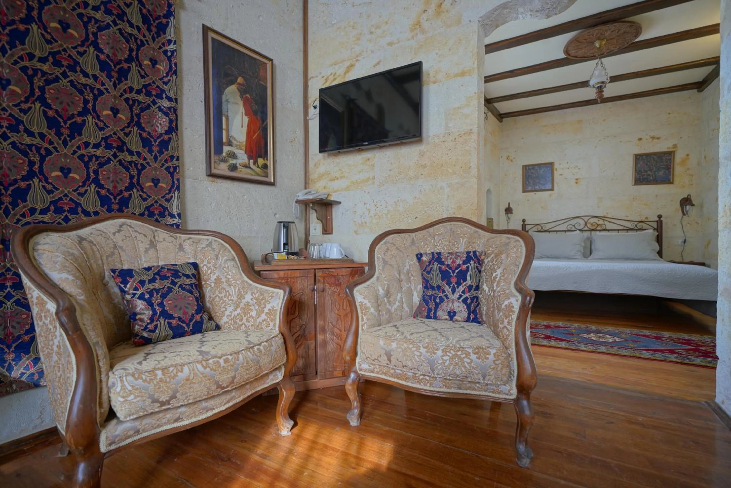 Property building, Bed in Vista Cave Hotel