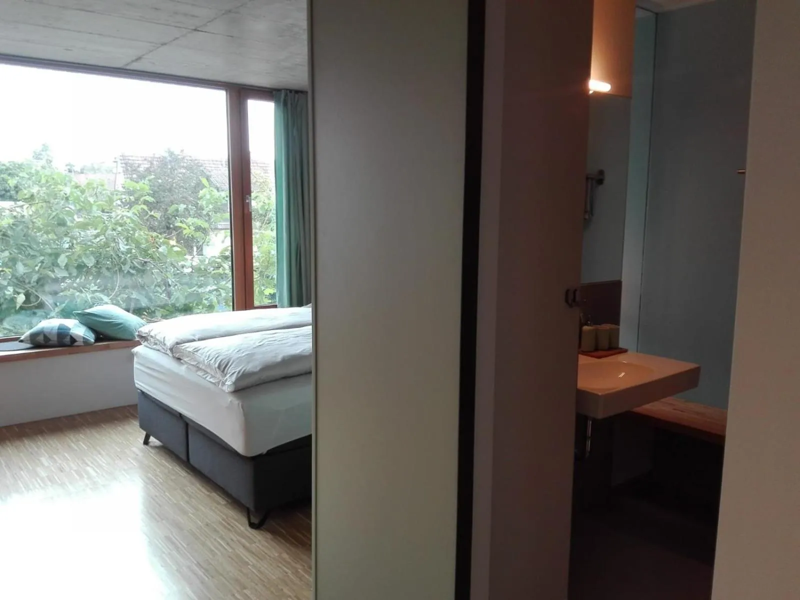 Photo of the whole room, Bed in Hotel & Restaurant Zur Glocke