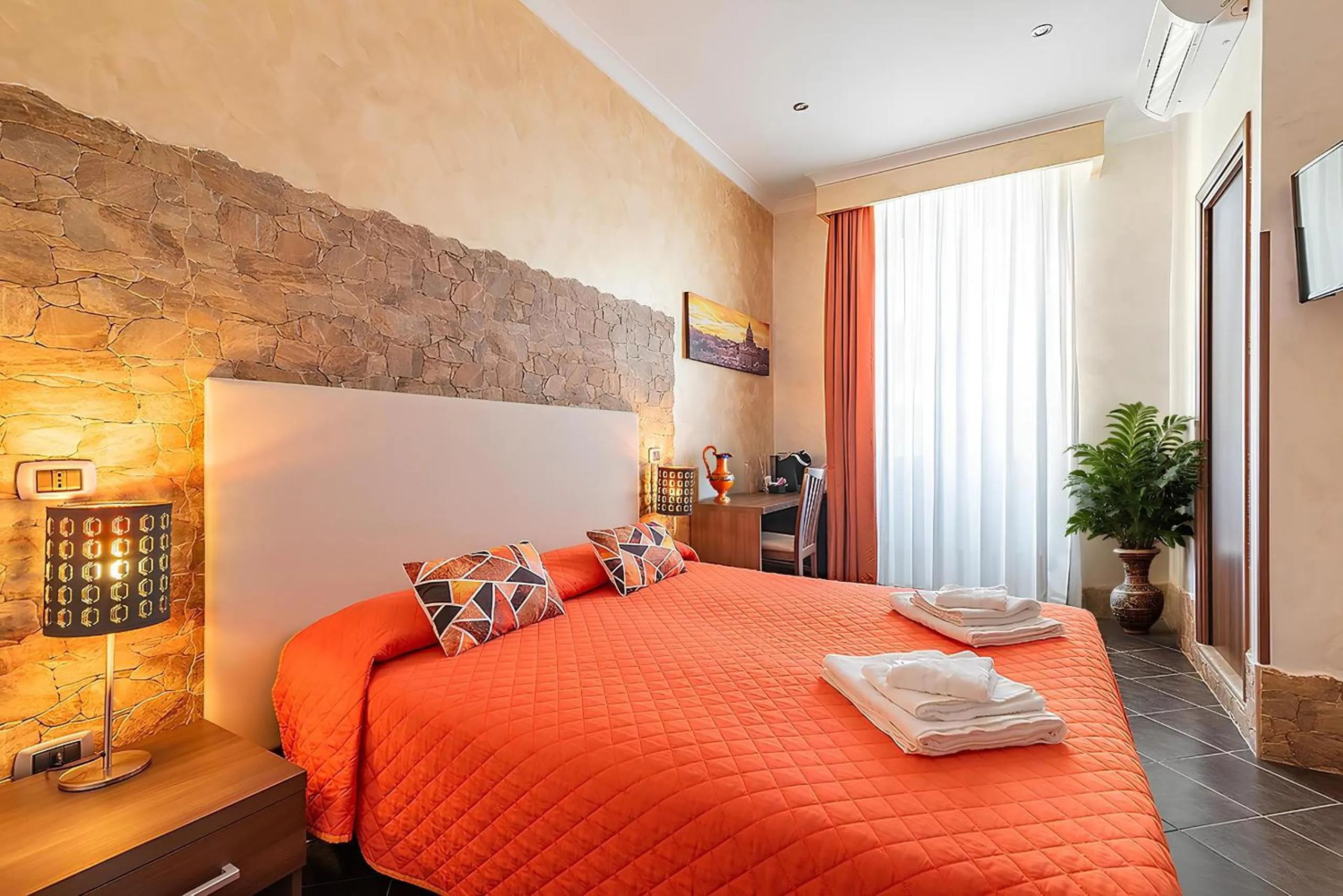 Bed in Alis Laura Guest House - Near Metro Bologna, Easy Access to All Rome