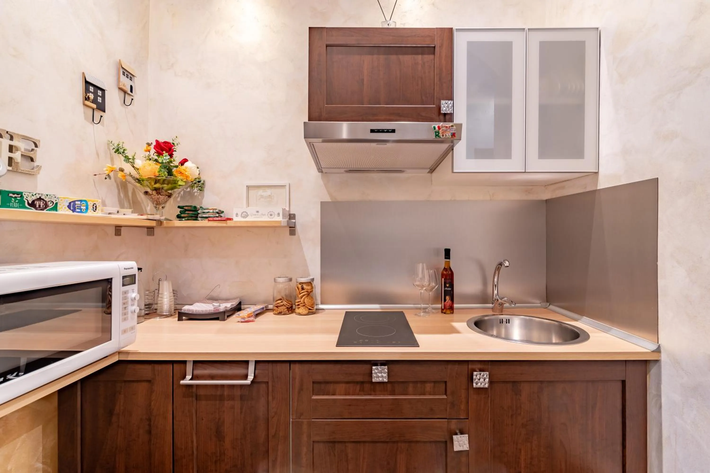 Coffee/tea facilities in Alis Laura Guest House - Near Metro Bologna, Easy Access to All Rome