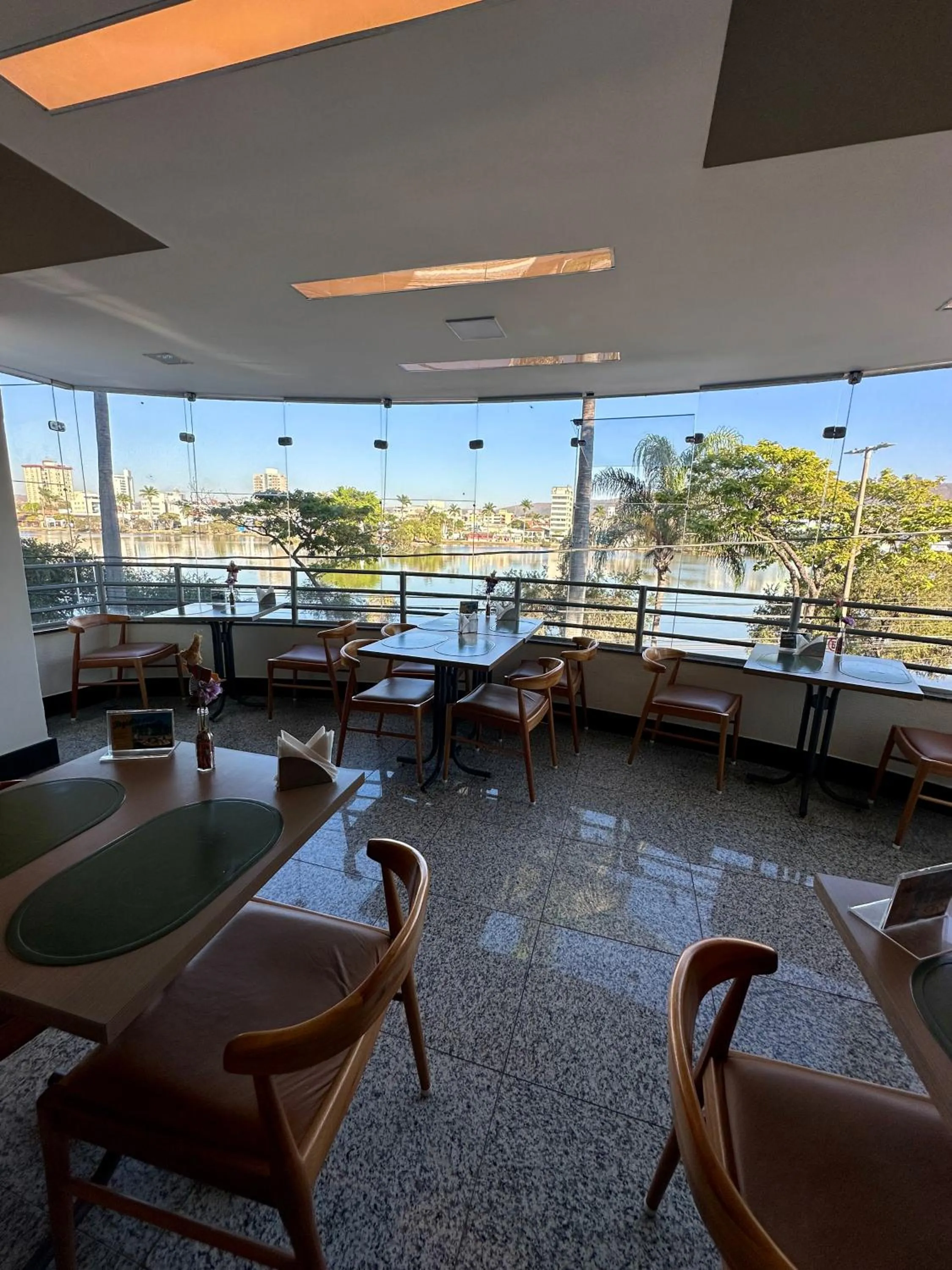 Restaurant/places to eat in Hotel Atlas