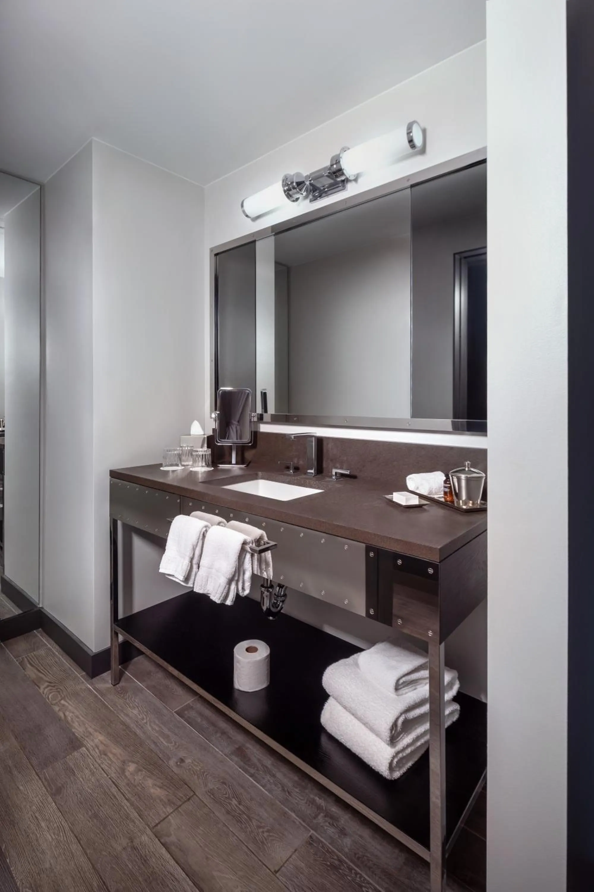 Bathroom in Hotel Van Zandt