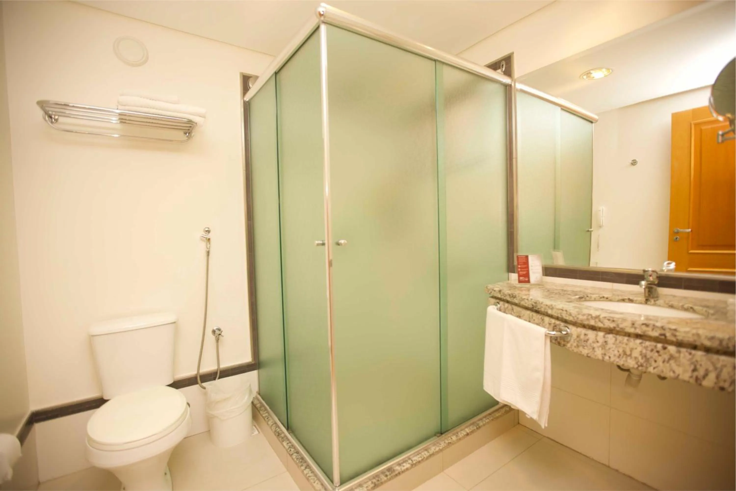 Bathroom in Mogano Premium Hotel - ELETROPOSTO