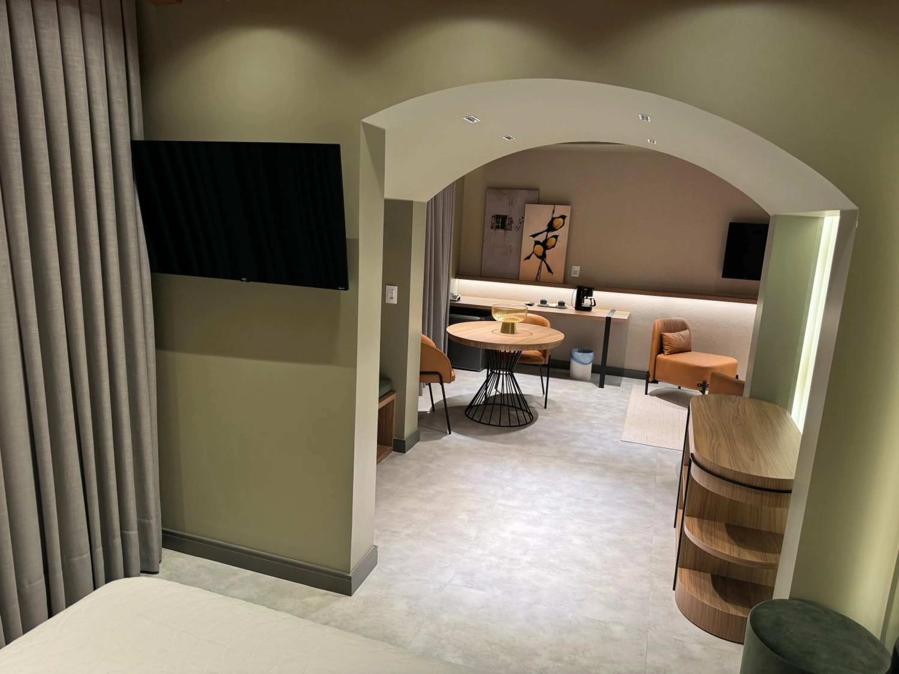 TV and multimedia in Mogano Premium Hotel - ELETROPOSTO