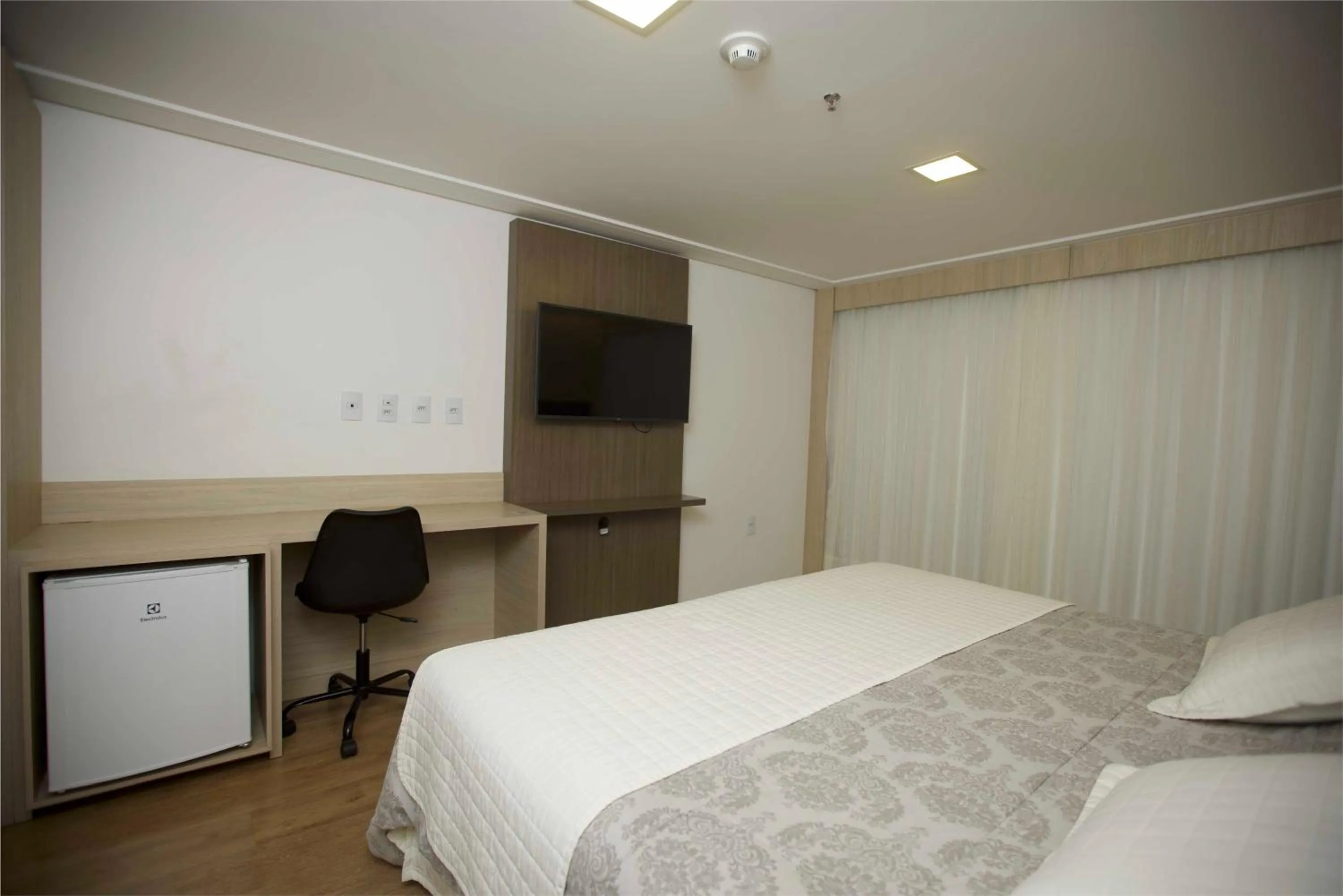 TV and multimedia, Bed in Mogano Premium Hotel - ELETROPOSTO