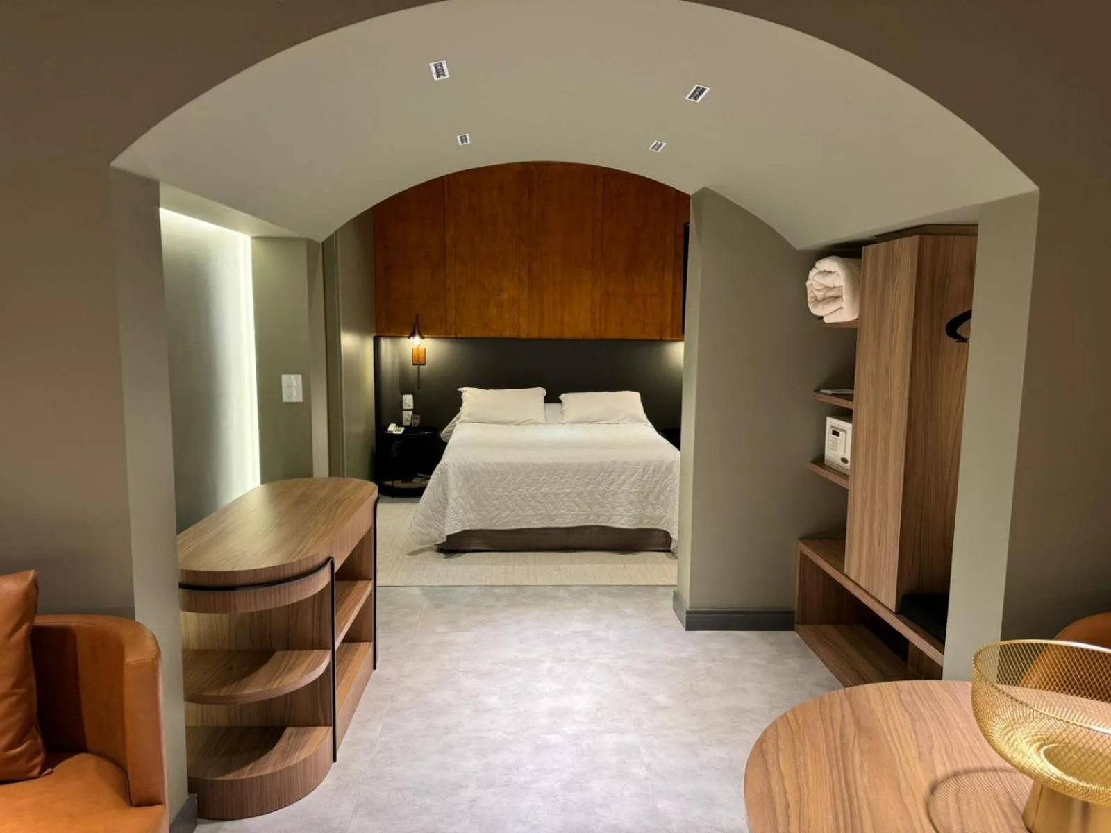 Photo of the whole room, Bed in Mogano Premium Hotel - ELETROPOSTO