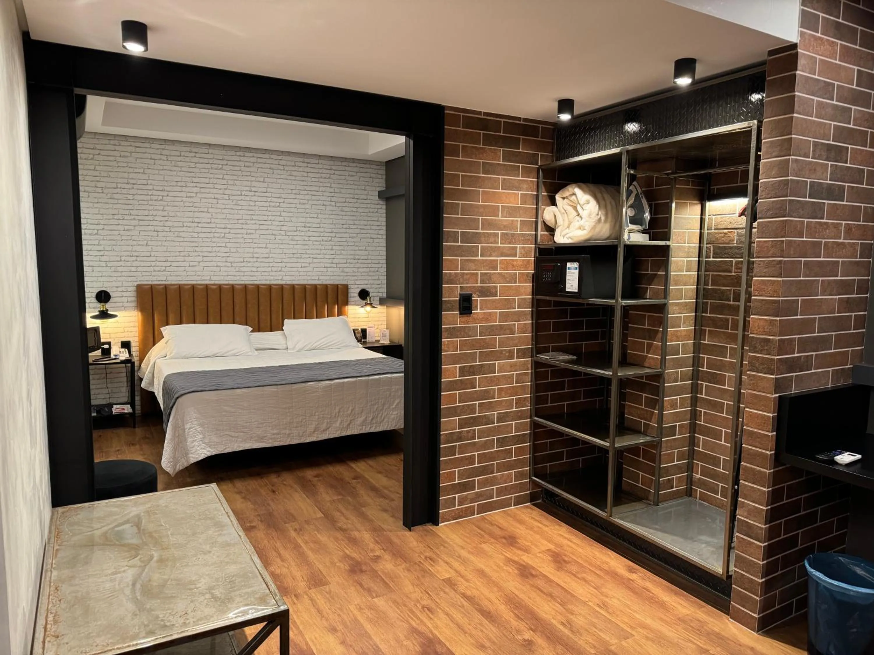 Photo of the whole room, Bed in Mogano Premium Hotel - ELETROPOSTO