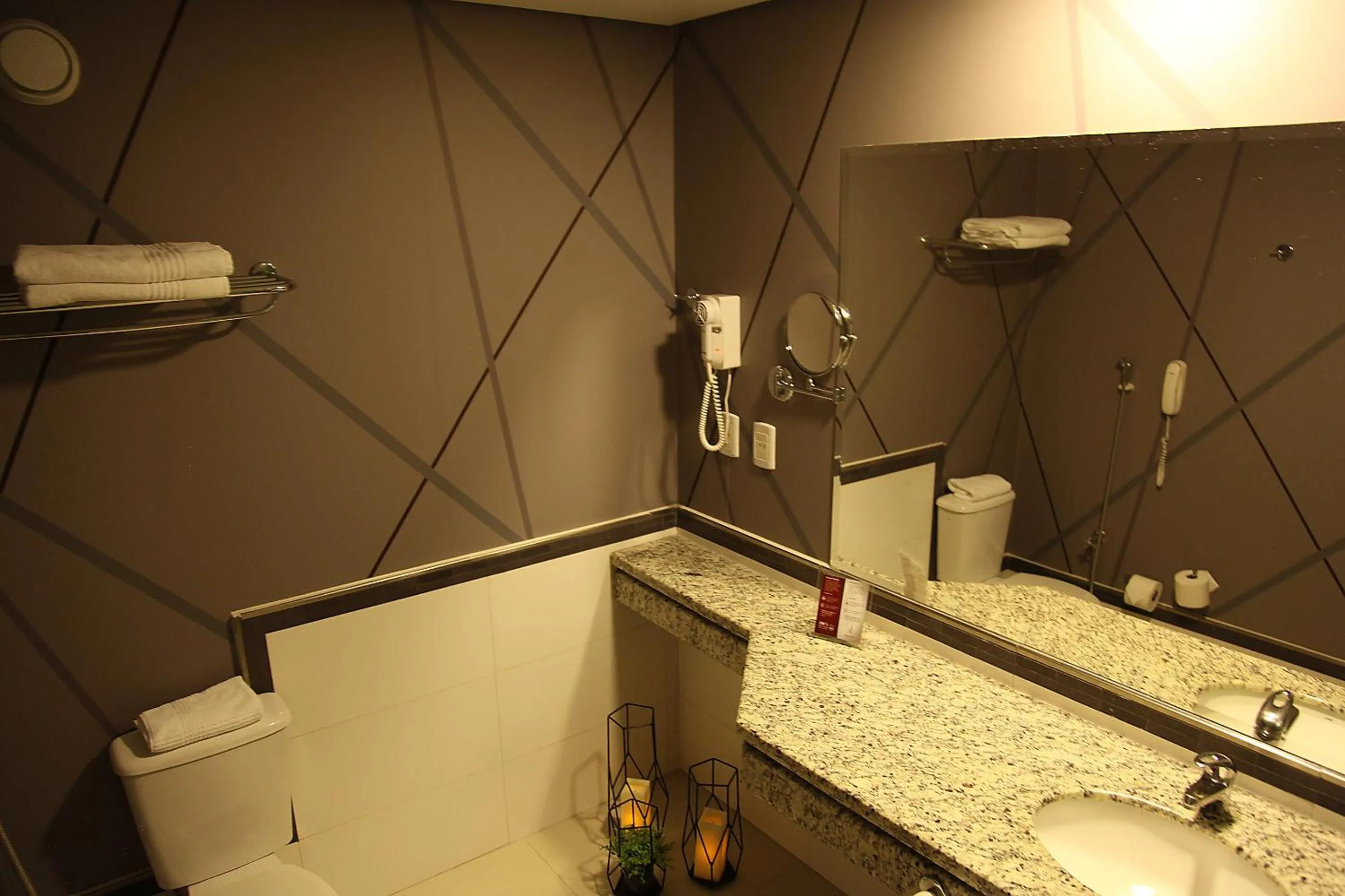 Toilet in Mogano Premium Hotel - ELETROPOSTO