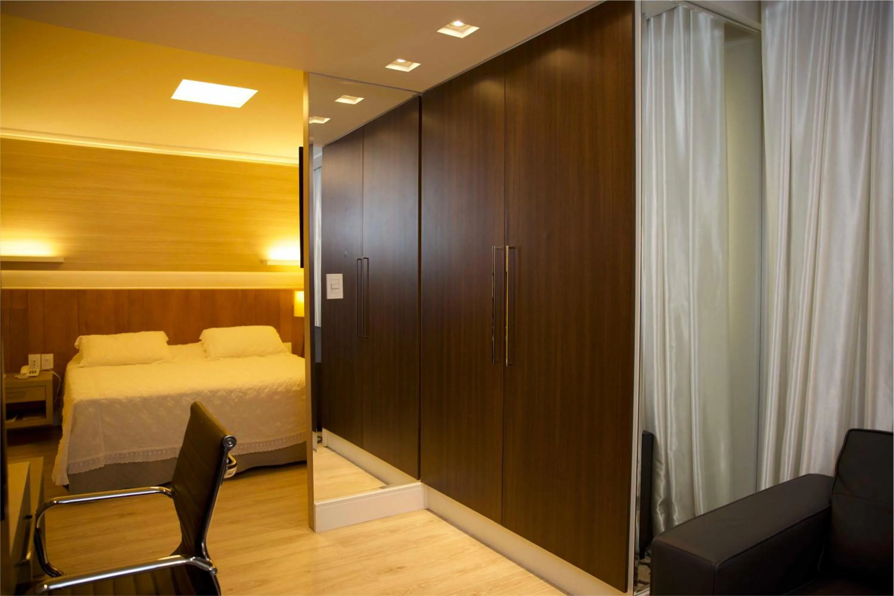 Photo of the whole room, Bed in Mogano Premium Hotel - ELETROPOSTO