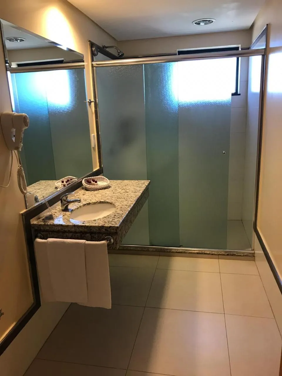 Shower in Mogano Premium Hotel - ELETROPOSTO