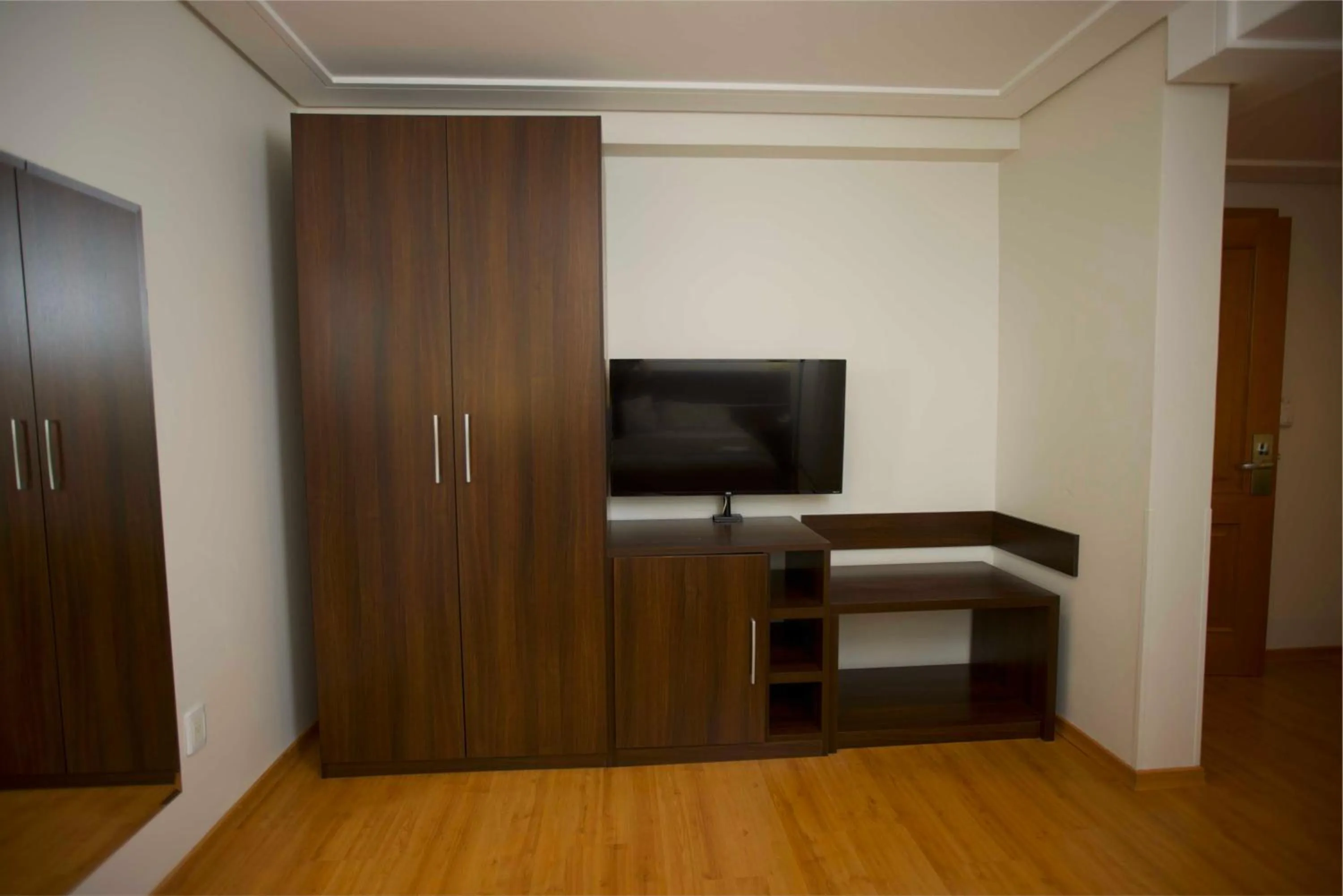 wardrobe in Mogano Premium Hotel - ELETROPOSTO