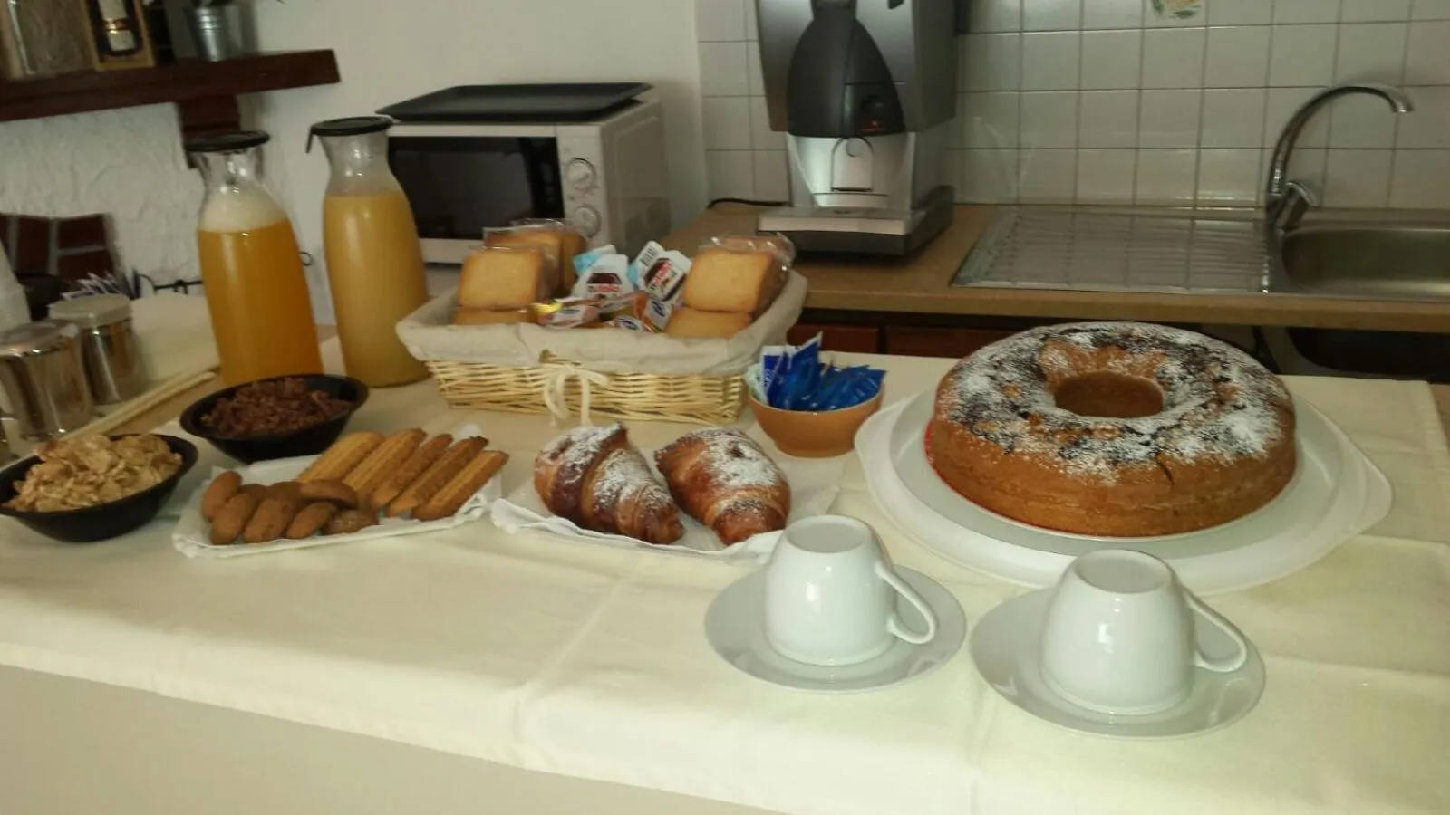 Continental breakfast in B&B Mimosa