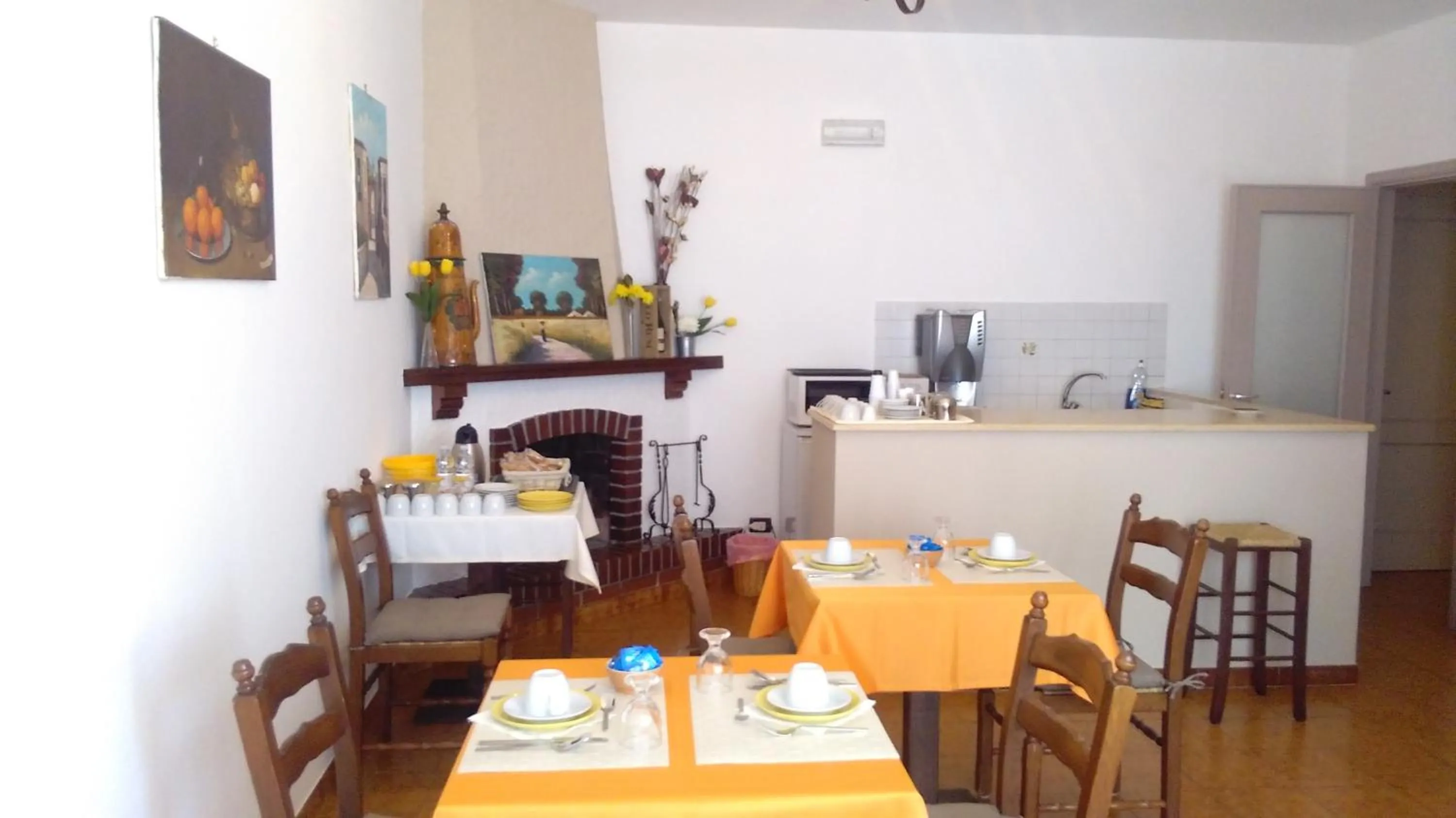 Continental breakfast in B&B Mimosa