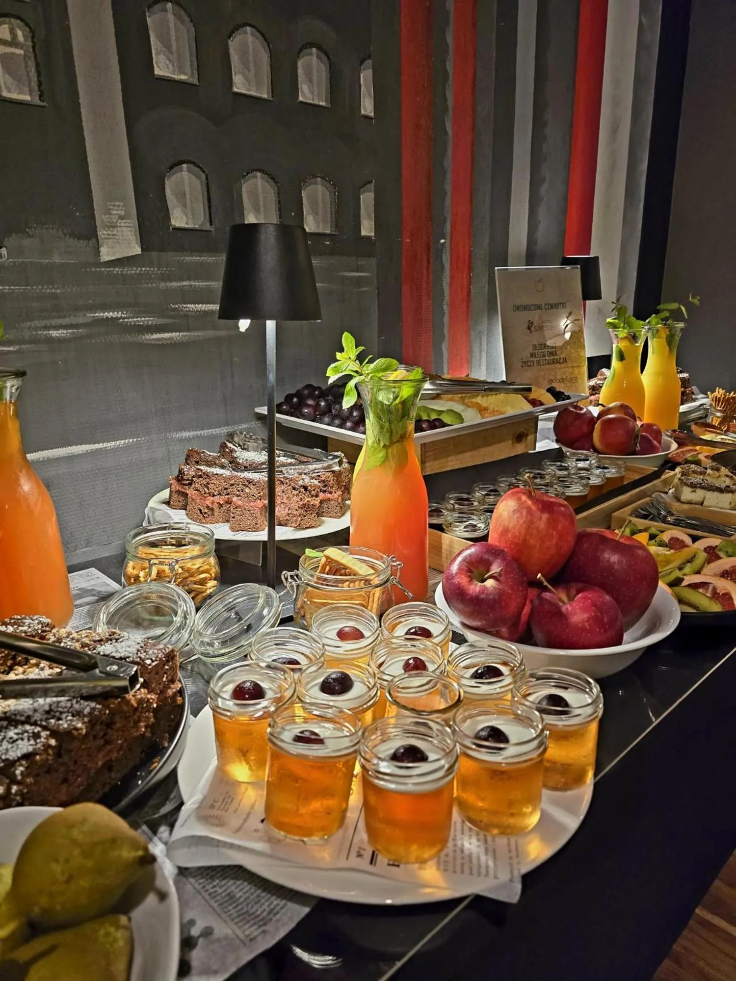 Restaurant/places to eat in Economy Silesian Hotel