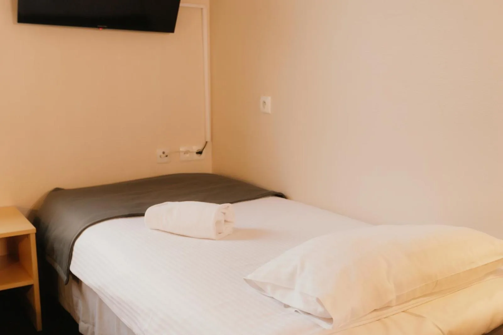 Bed in Economy Silesian Hotel