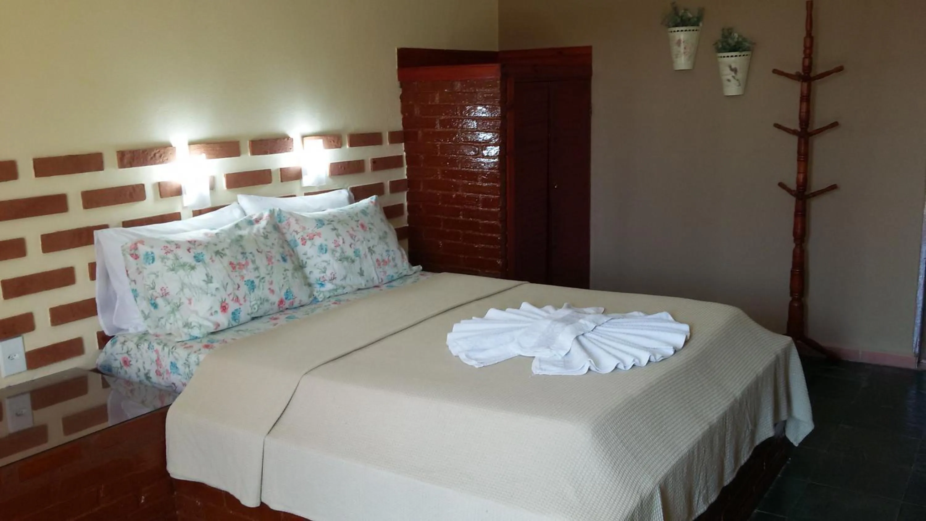 Photo of the whole room, Bed in Maison Clapp