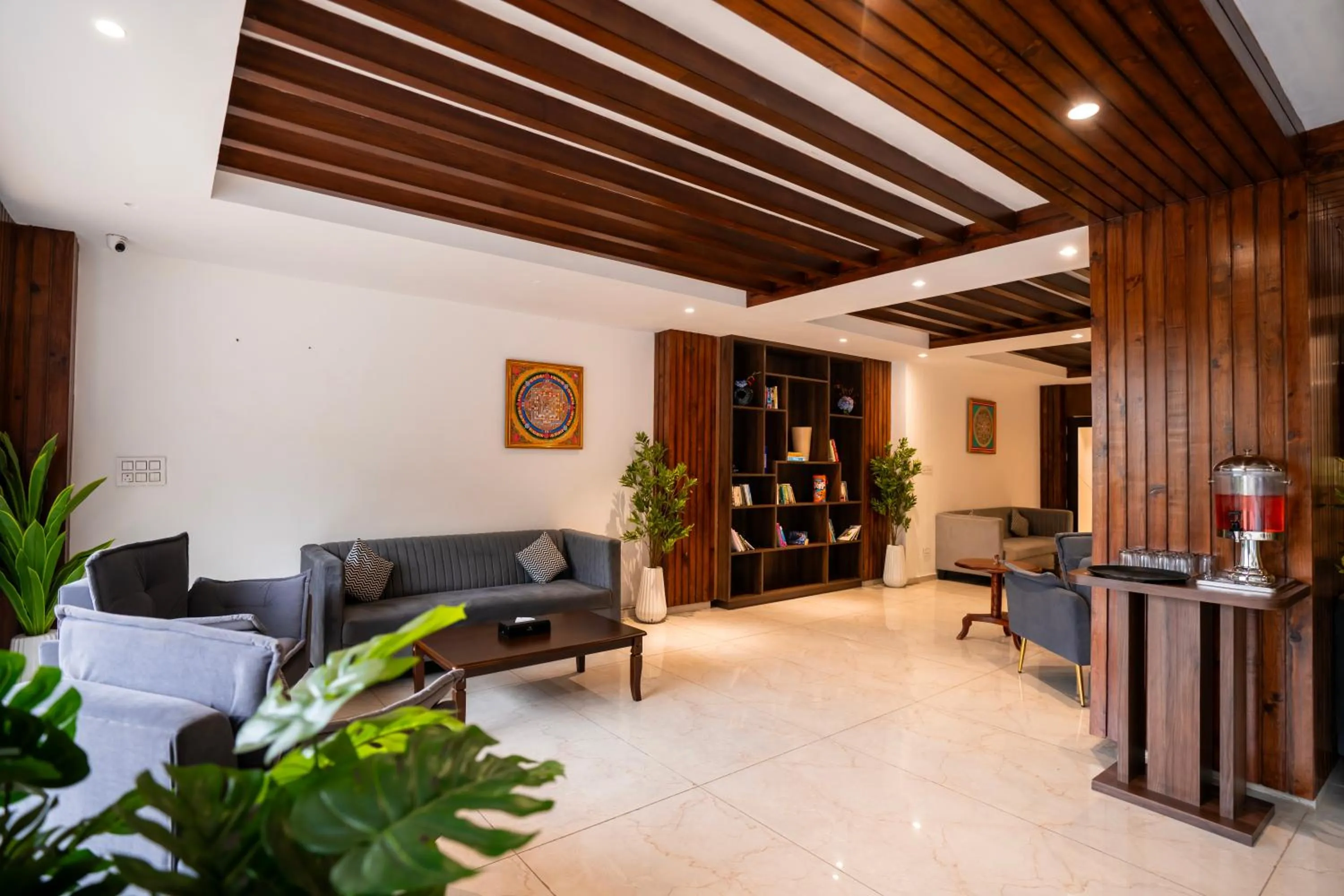 Lounge or bar in Alt Life Luxe - Himalayan Crown - Dharamkot Mcleodganj