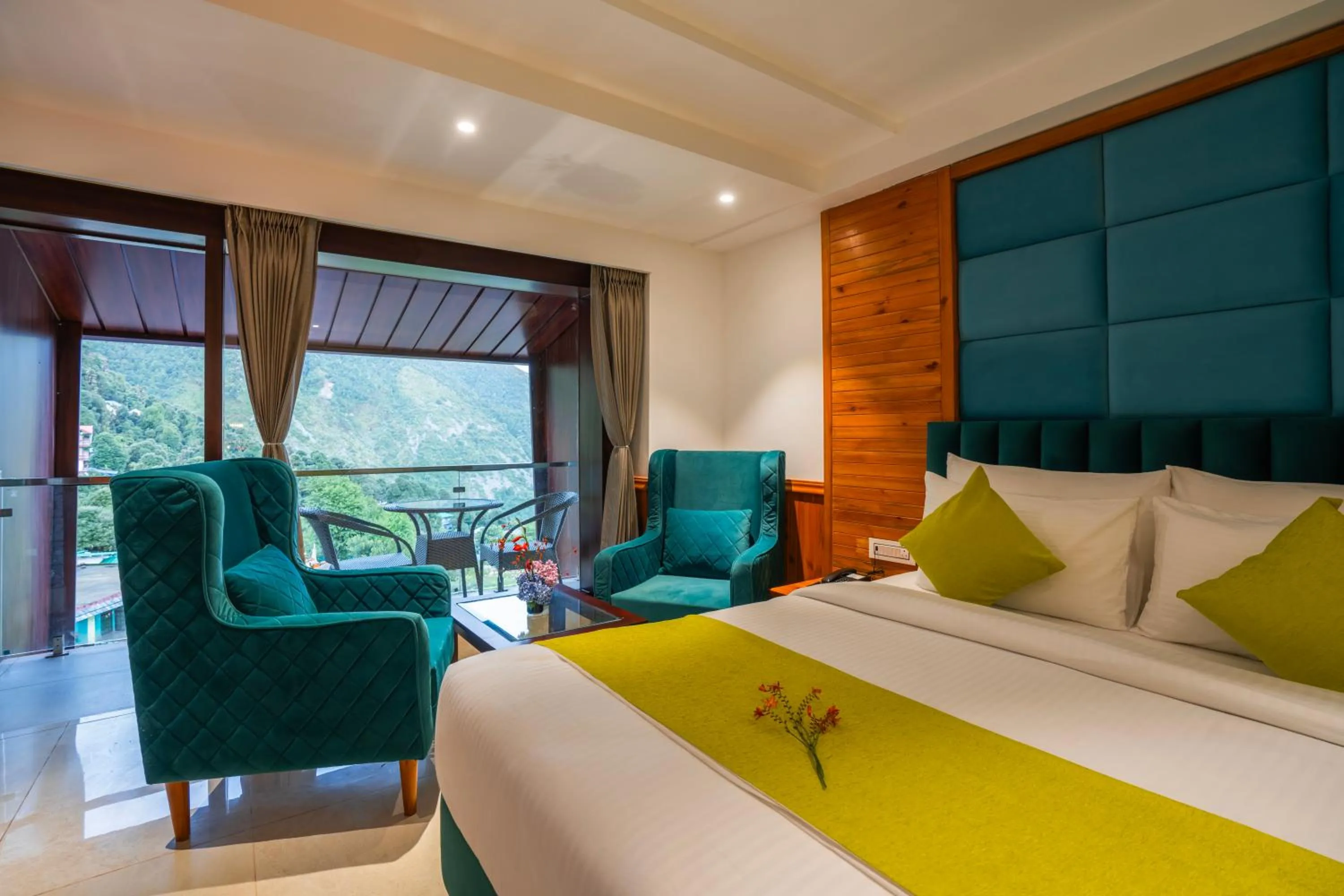 Photo of the whole room in Alt Life Luxe - Himalayan Crown - Dharamkot Mcleodganj