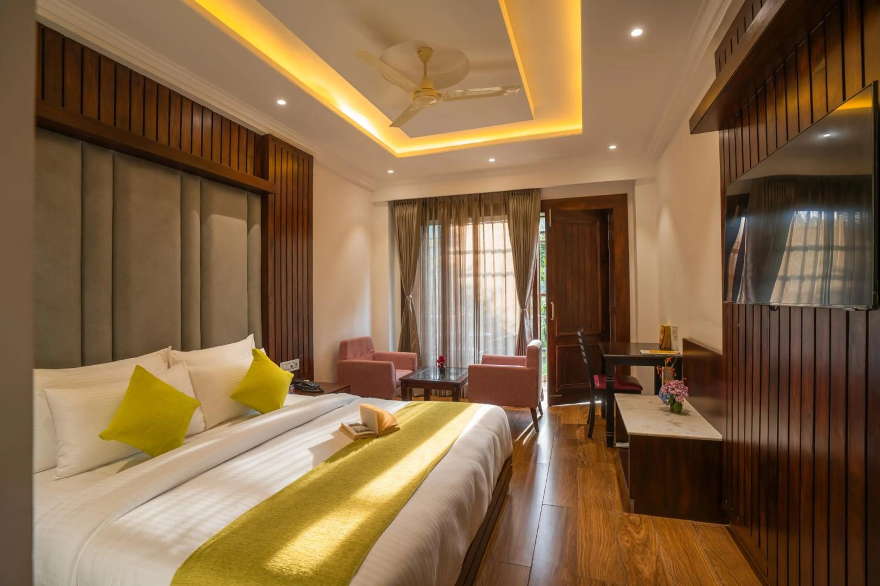 Photo of the whole room in Alt Life Luxe - Himalayan Crown - Dharamkot Mcleodganj